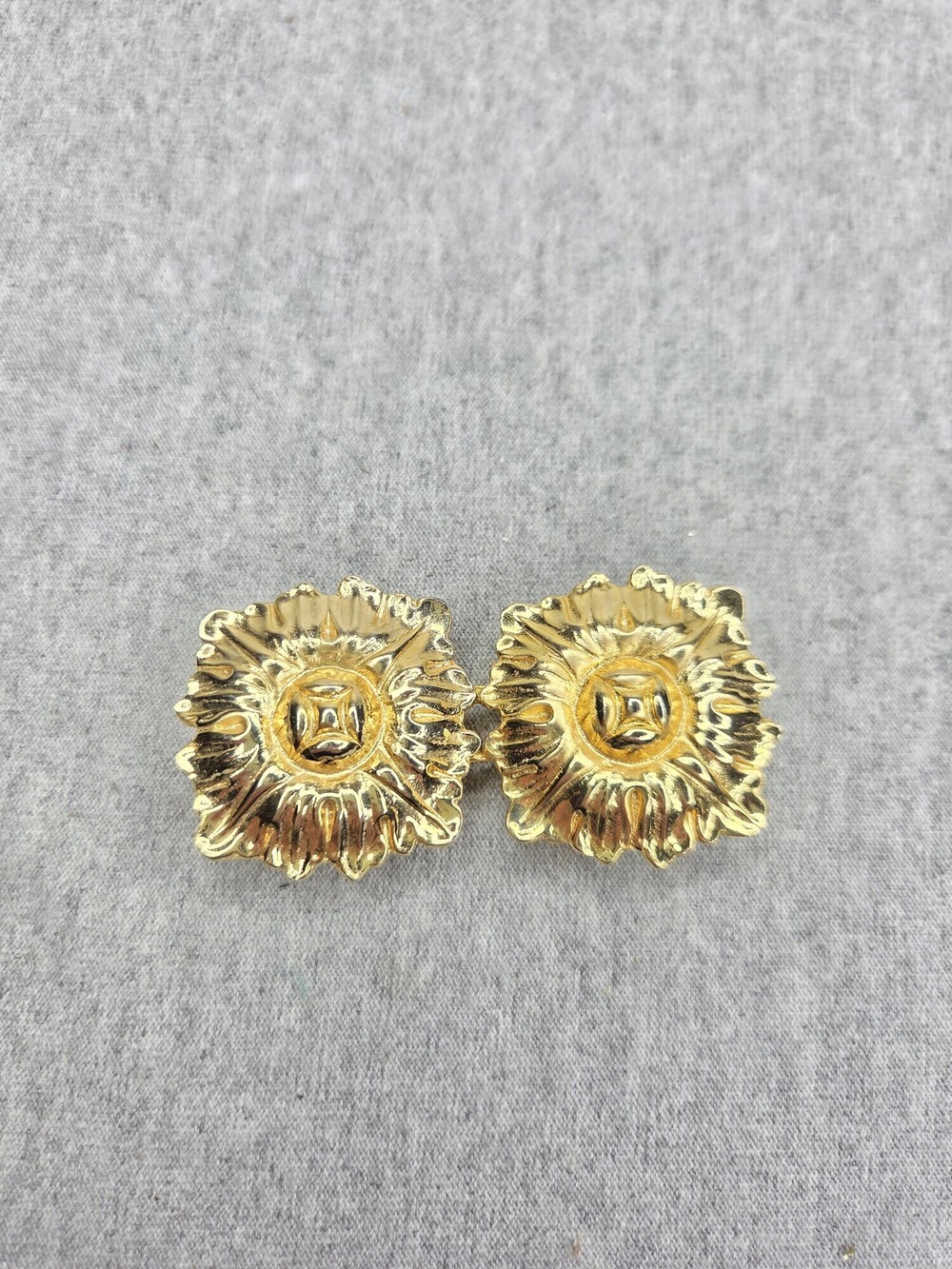 Vintage Womens Gold Tone Interlocking Two Piece Belt Buckle Sunburst Rosette